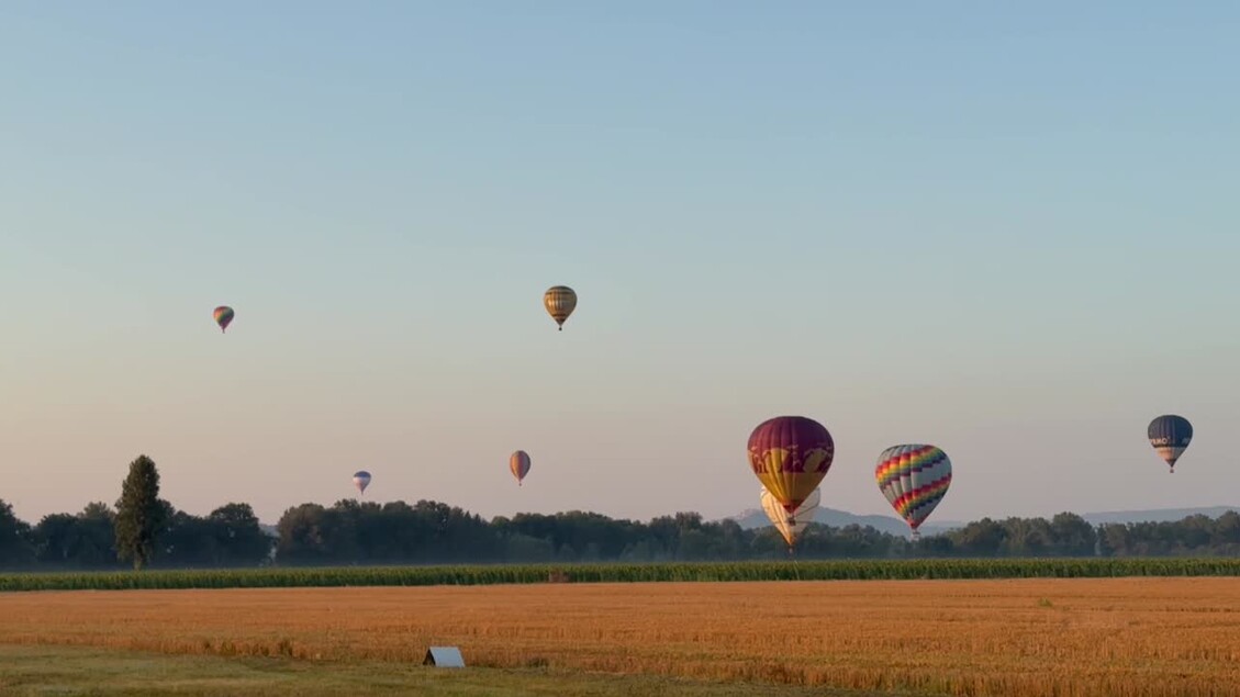 Il colle di Todi sfondo per il volo all'alba delle mongolfiere